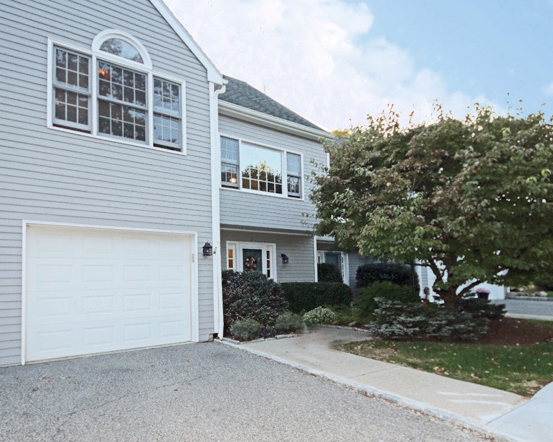 120 Prospect Street Unit 53, Ridgefield, CT 06877, Presented by Laura